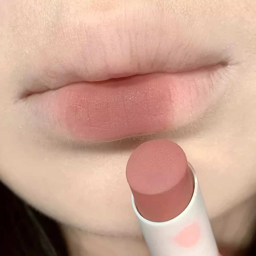 Aksamitne matowe szminki Nawil – Matte Velvet Lip Tint Long Lasting recenzja i cena