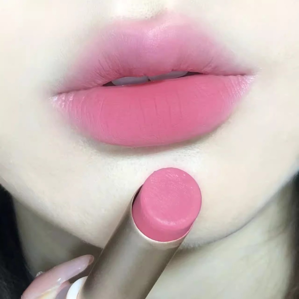 Aksamitne matowe szminki Nawil – Matte Velvet Lip Tint Long Lasting recenzja i cena