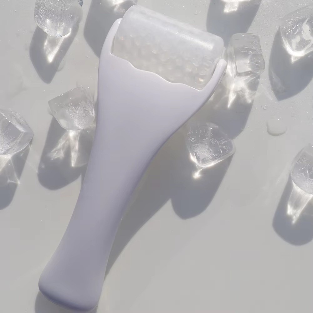 Żelowy roller do twarzy i oczu – Face Ice Roller Puffiness recenzja i cena